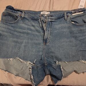 Abercrombie 4 Inch Mom Short
